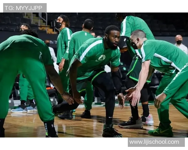 福克斯因左小指肌腱损伤将进行手术赛季报销球队面临挑战